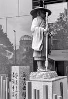 Hiroshima statue and dome reflection