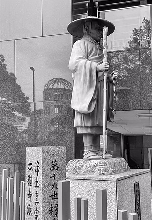 Hiroshima statue and dome reflection
