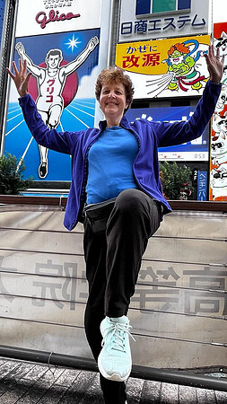 Osaka Jenni running man