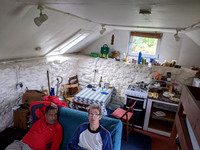 Eigg bothy inside with Dean and Ivo