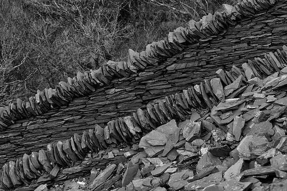 Llanberis zig zag path wall BW 1