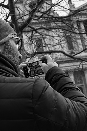 St Pauls smartphone 1 bw