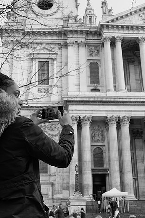 St Pauls smartphone 11 bw