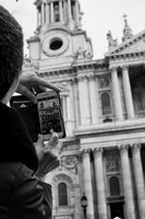 St Pauls smartphone 12 bw