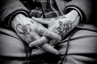 Tattooed hands London Bridge station bw 2