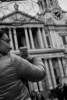 St Pauls smartphone 5 bw