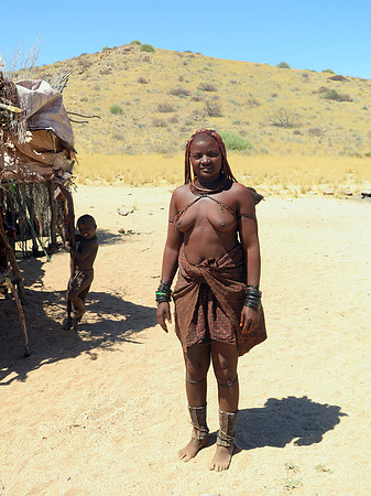 himba woman and child