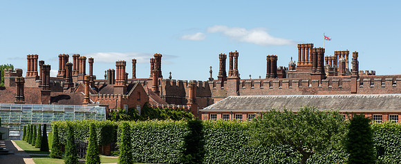 Hampton Court chimneys (the ornate chimney pots were a Victorian addition)