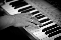 Piano hands bw 2