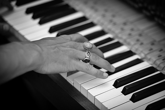 Piano hands bw 2