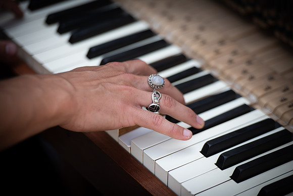 Piano hands 2