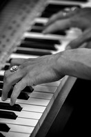 Piano hands bw 3