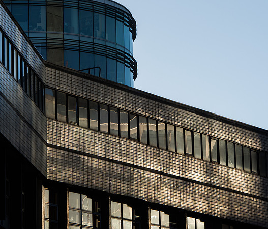 180119 building reflecting sun