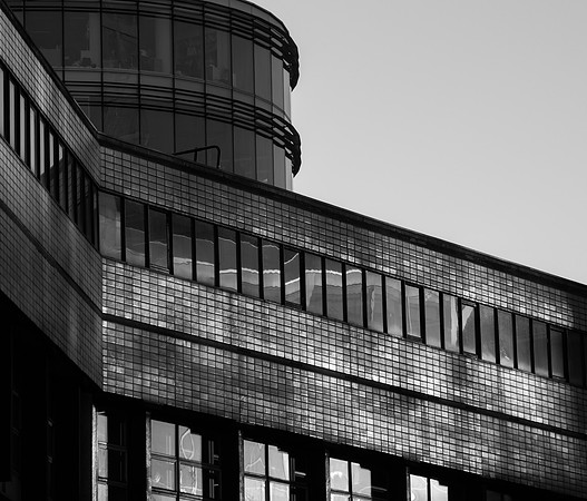 180119 building reflecting sun bw