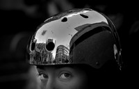 180119 helmet reflection eyes bw