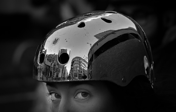 180119 helmet reflection eyes bw