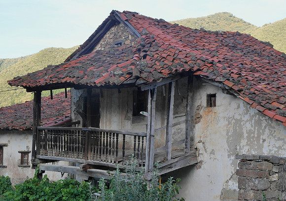 picos_wreck balcony next to mikes