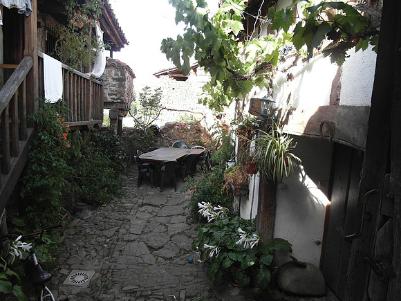 picos_mikes courtyard