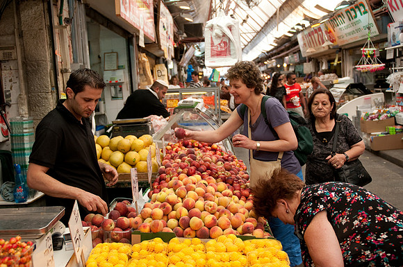 Jerusalem Mahane Market Jenni peaches