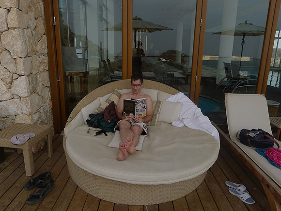 Machtesh Ramon Gary reading