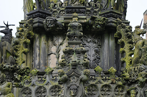 Edinburgh Hollyrood fountain