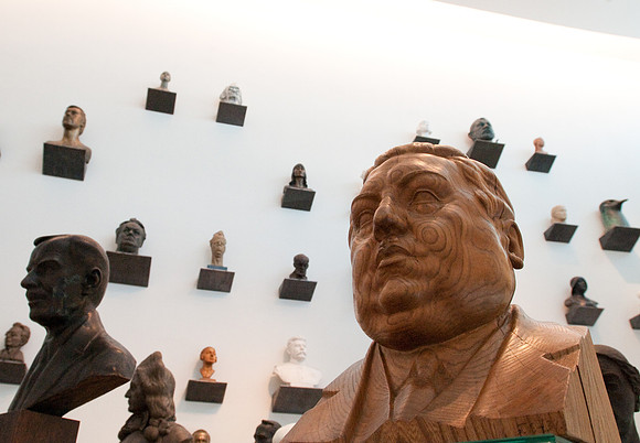 Kumu gallery wooden bust
