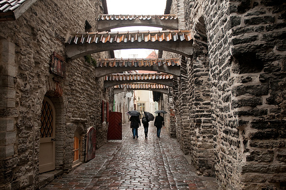 Katarina Kaik arches in rain