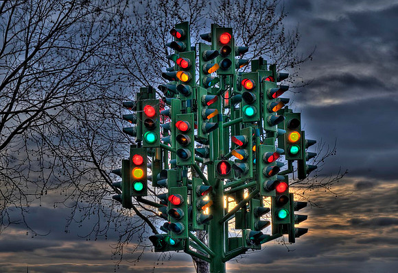 09 feb canary wharf traffic lights hdr