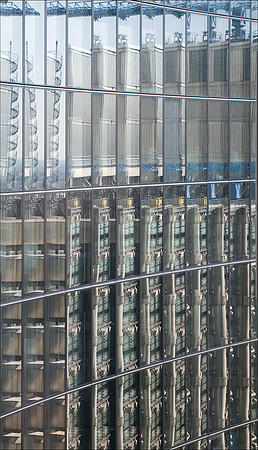 lloyds reflected in willis building