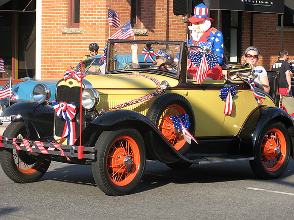 Boise 4th July parade vintage car