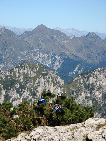 Tremalzo helmet tree