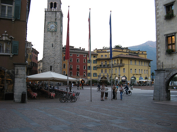Riva square