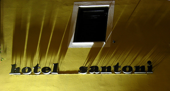 hotel santoni sign