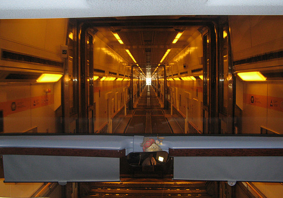 tunnel train