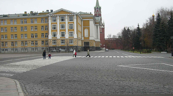 Kremlin-90o-zebra-crossing-