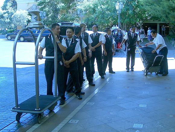 GC_lv_bellagio_bellboys