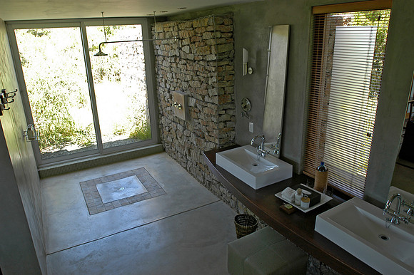 bungalow bathroom