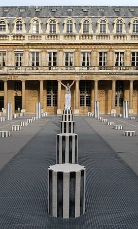 paris may 04 lib standing on pillar