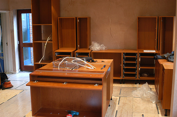 Colet kitchen cupboards arrive 2
