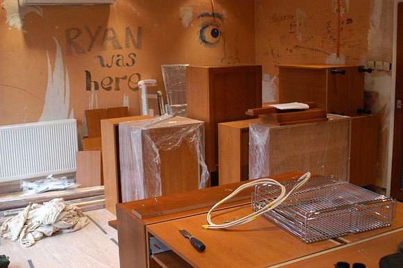 Colet kitchen cupboards arrive 3
