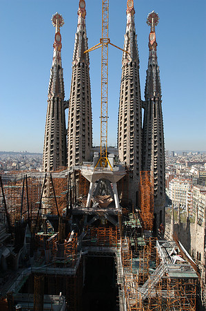 sagrada construction towers