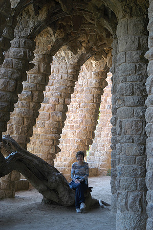 parc guell tunnel j