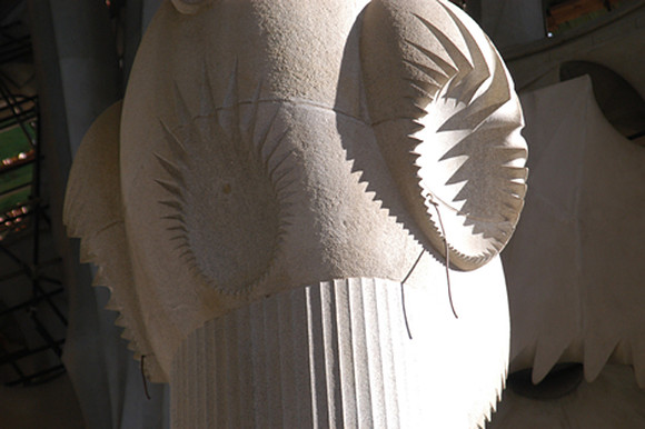 sagrada interior column