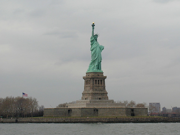 statue of liberty apr02