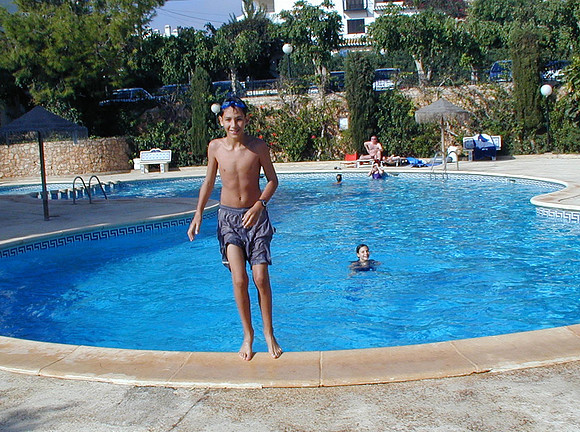 r l in pool oct01