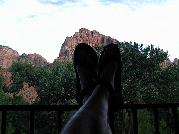 feet balcony sep00