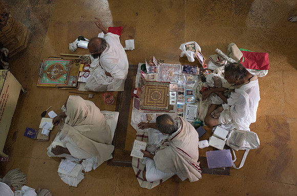 Pilgrims, Jain temple, Jaiselmer Fort