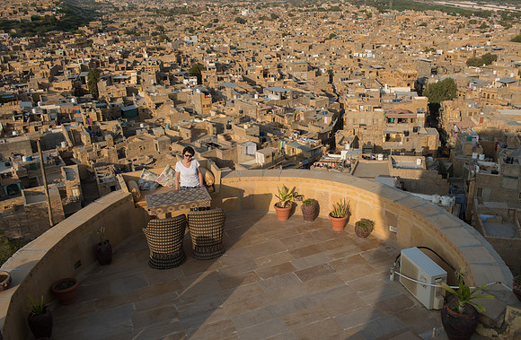 Jenni, from our hotel roof, Jaiselmer Fort