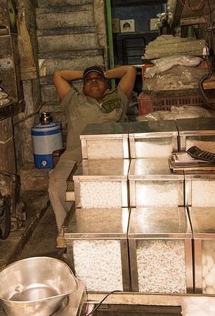 Hard at work, Jodhpur market