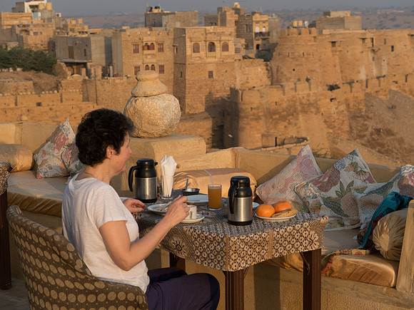 Jenni, from our hotel roof, Jaiselmer Fort